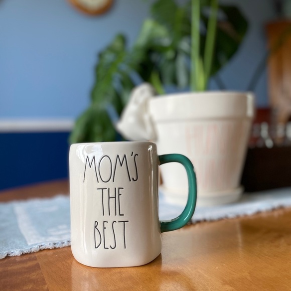 Rae Dunn Mom’s The Best Mug 😍☕️ - Picture 1 of 1